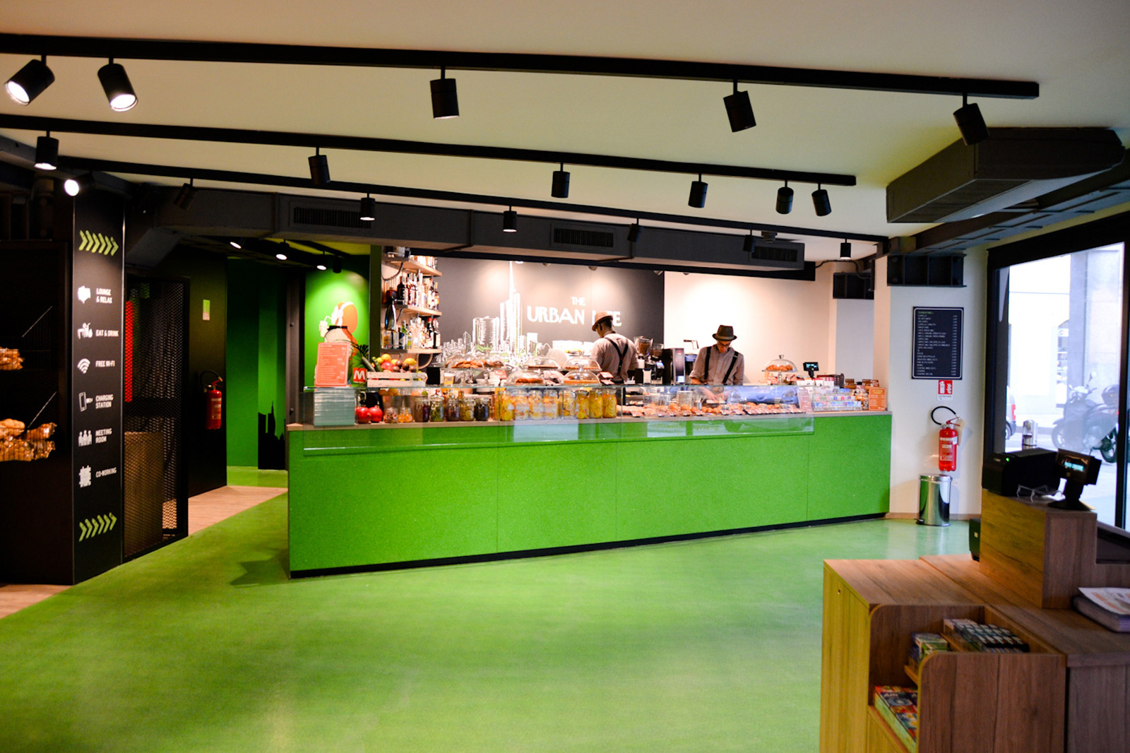 Nuova apertura supermercato su layout Urban con punto ristoro corso Garibaldi  (MI) Traumfabrik studio associato Milano