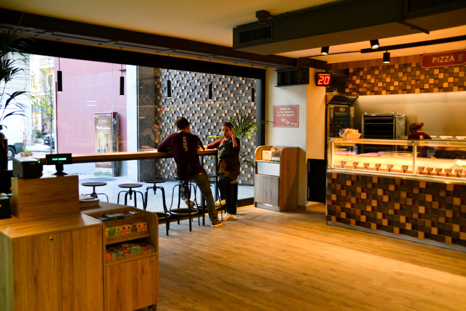 Nuova apertura supermercato su layout Urban con punto ristoro corso Garibaldi  (MI) Traumfabrik studio associato Milano