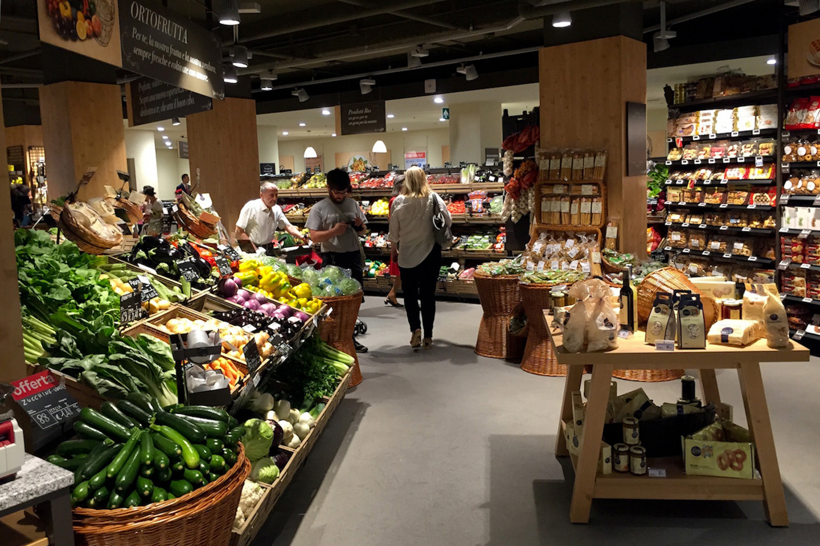 Progetto nuova apertura Carrefour goumet Via XX Settembre Genova Traumfabrik studio associato Milano