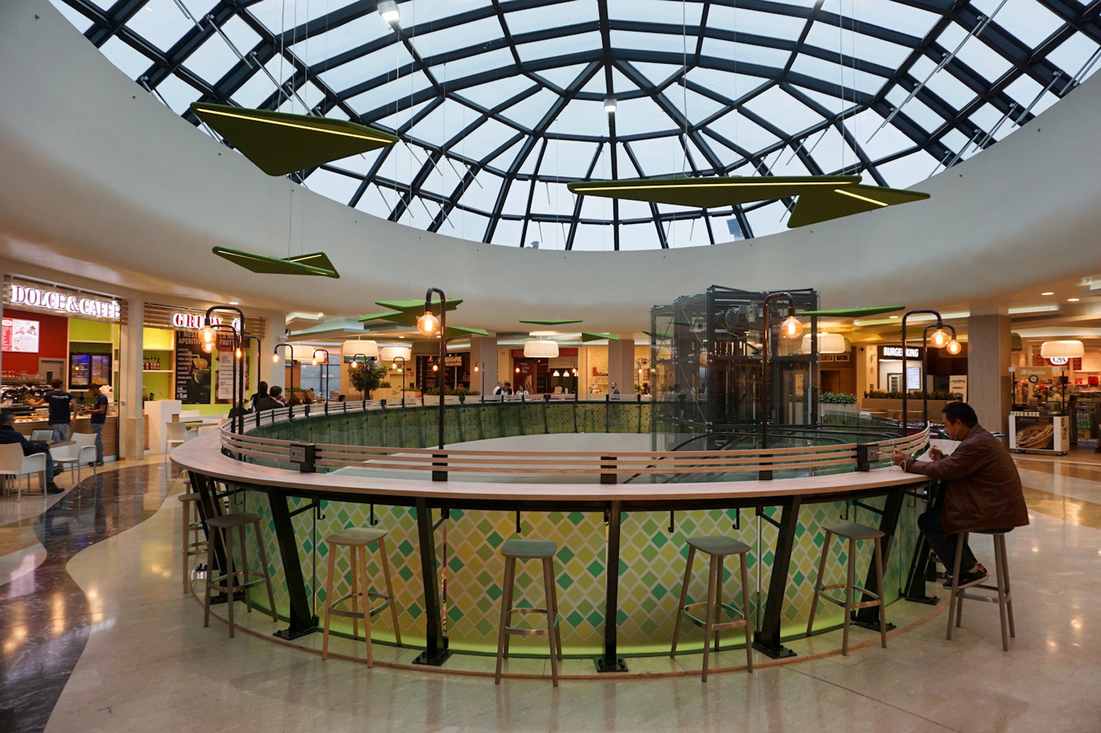 Progetto esecutivo di restyling della food court del centro commerciale Galleria Borromea Peschiera Borromeo (MI) Traumfabrik studio associato Milano