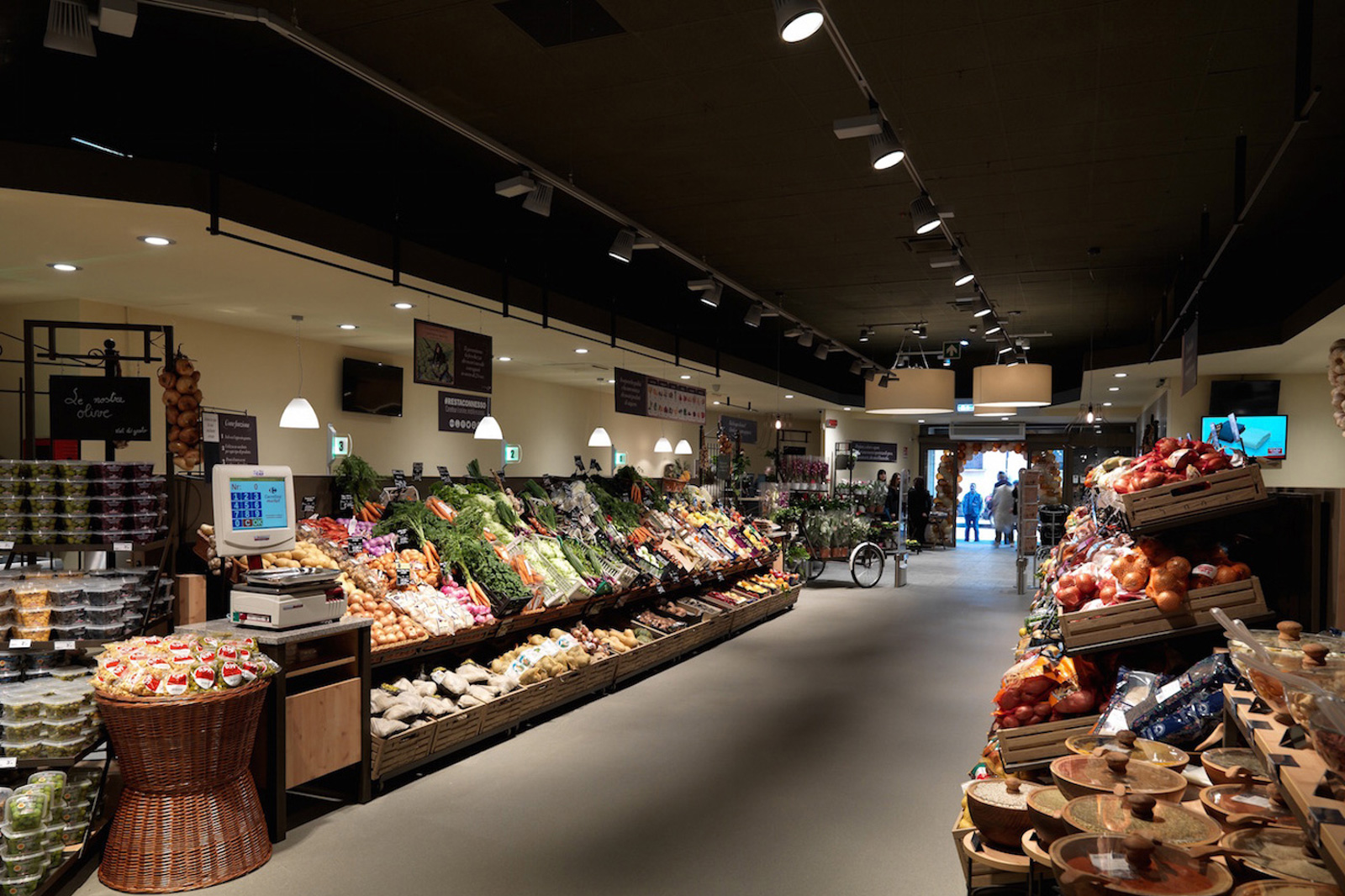 Ristrutturazione e rifacimento layout carrefour market su modello gourmet c.so Colombo Torino Traumfabrik studio associato Milano