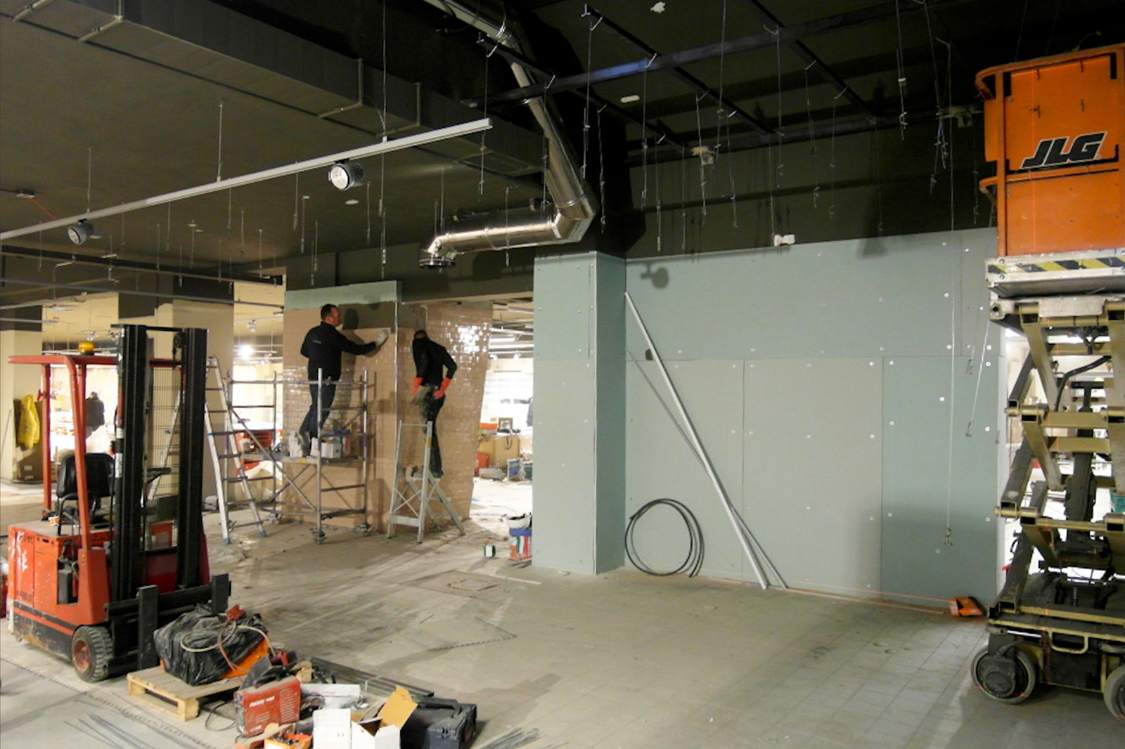 Ristrutturazione e rifacimento layout carrefour market su modello gourmet c.so Colombo Torino Traumfabrik studio associato Milano