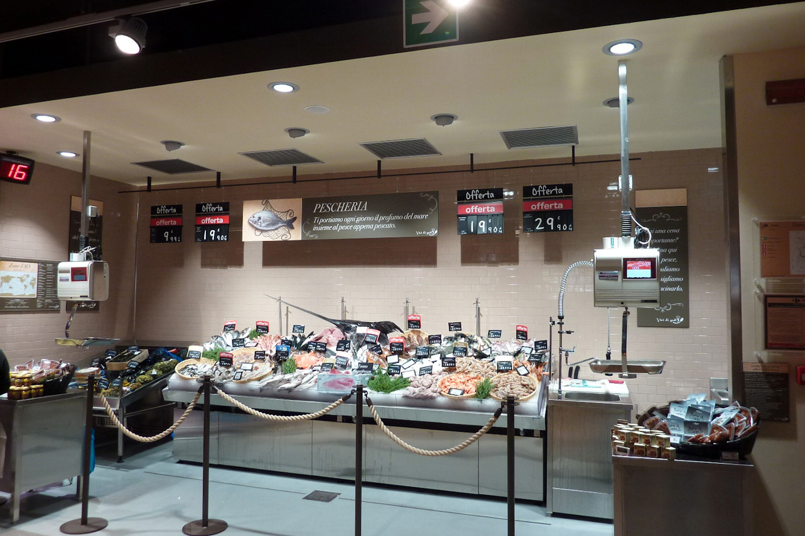 Ristrutturazione e rifacimento layout carrefour market su modello gourmet Varese Traumfabrik studio associato Milano