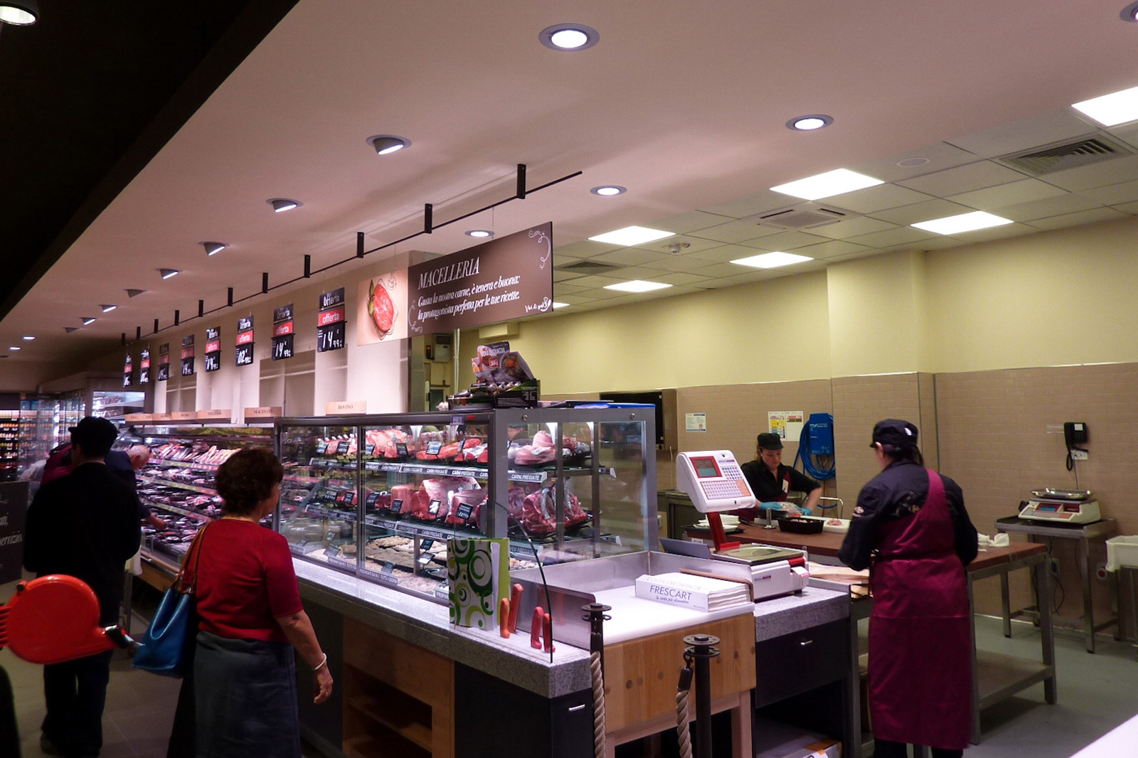 Ristrutturazione e rifacimento layout carrefour market su modello gourmet Varese Traumfabrik studio associato Milano