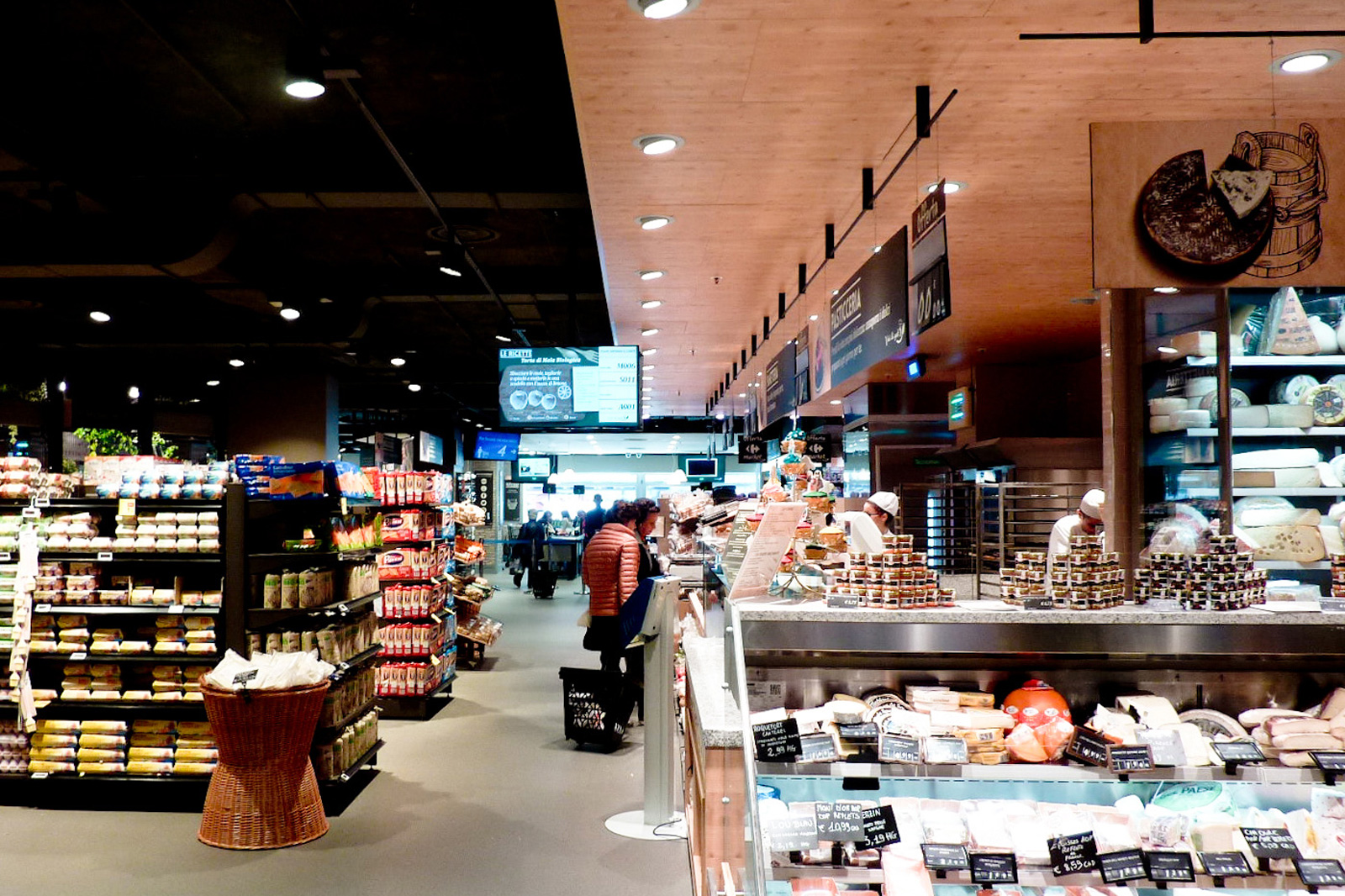 Ristrutturazione con rifacimento layout Carrefour Market modello Gourmet via Bezzi Milano Traumfabrik studio associato Milano