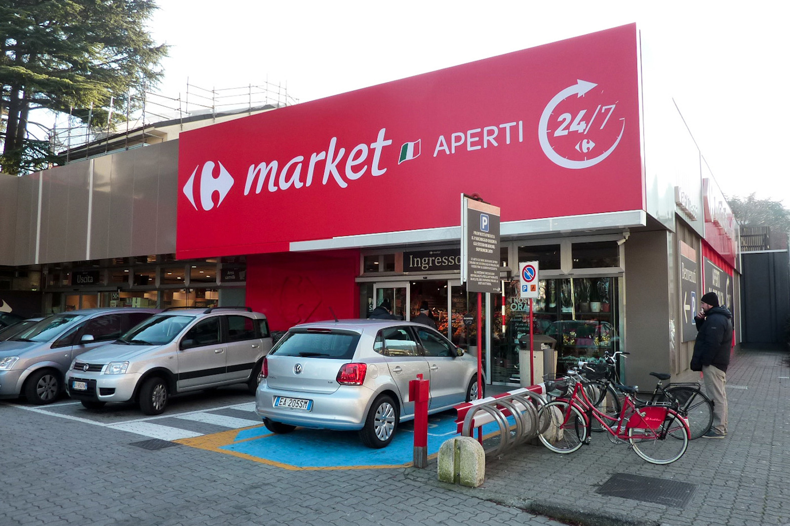 Ristrutturazione con rifacimento layout Carrefour Market modello Gourmet Como Traumfabrik studio associato Milano