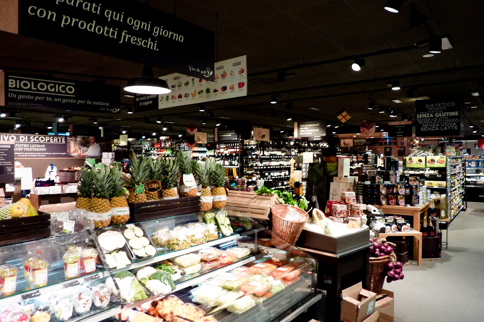 Ristrutturazione con rifacimento layout Carrefour Market modello Gourmet Como Traumfabrik studio associato Milano