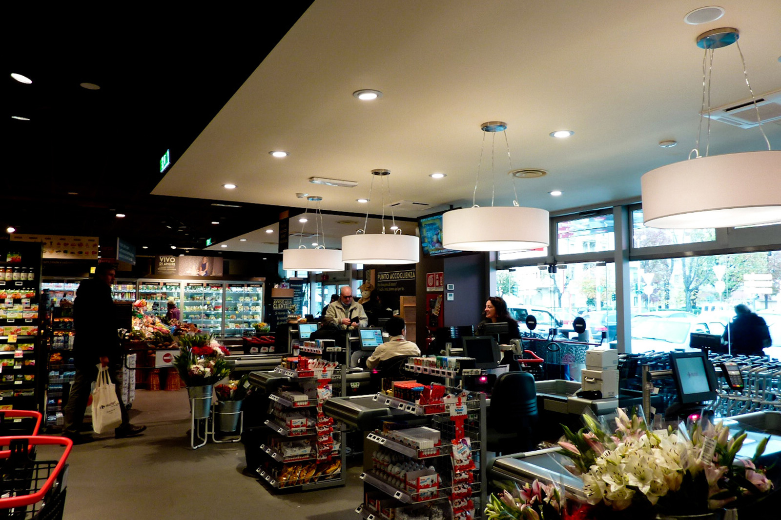 Ristrutturazione con rifacimento layout Carrefour Market modello Gourmet Como Traumfabrik studio associato Milano