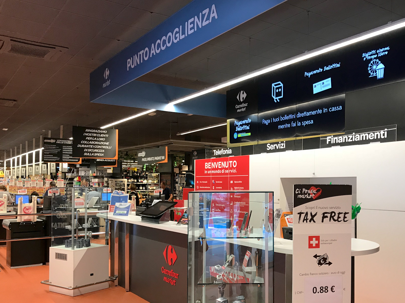 Ristrutturazione rifacimento layout e ampliamento Carrefour market attrazione Carlazzo Traumfabrik studio associato Milano